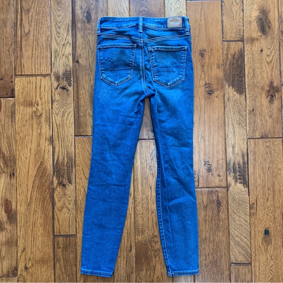 AE | medium wash distress hi-rise jeggings | Sz 2 Short - Picture 8 of 16